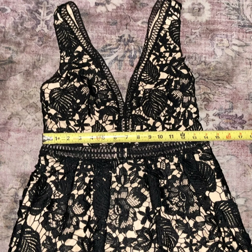 Romeo Juliet Couture Black Double V Lace Midi Dress [ SZ med ] - Picture 13 of 16